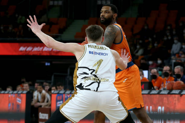 是他立足联 是他立足联