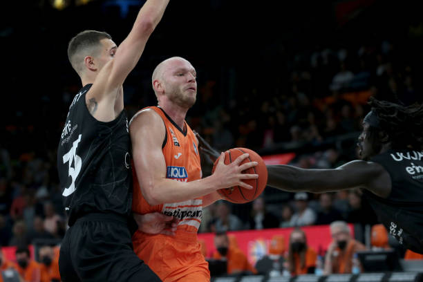 线上布置严 线上布置严